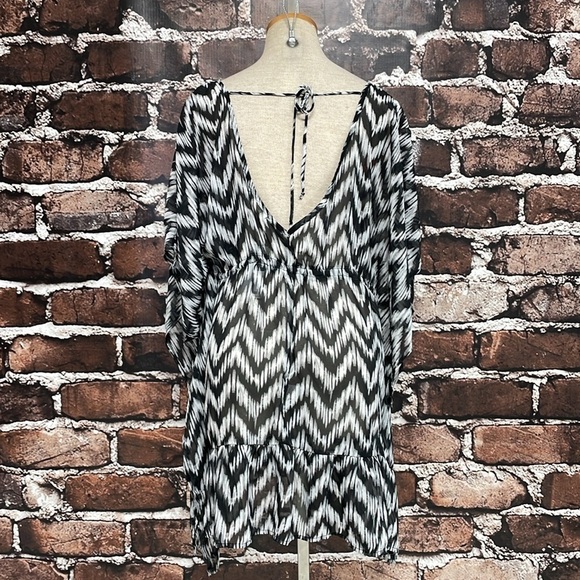 Miken Coverup Womens XL Black White NWT Zig Zag Pattern Embroidered Sheer Poncho - Picture 10 of 16
